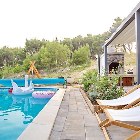 Villa Sara With Sea View And Private Heated Pool 奥米什 外观 照片