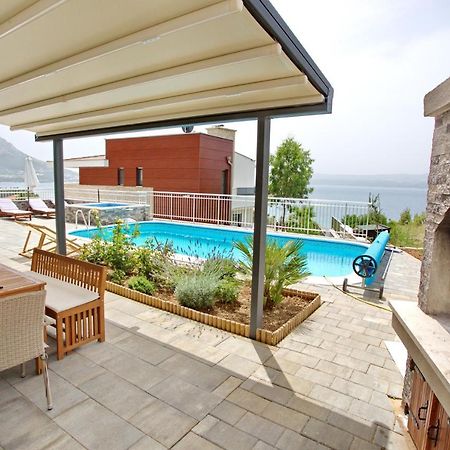 Villa Sara With Sea View And Private Heated Pool 奥米什 外观 照片