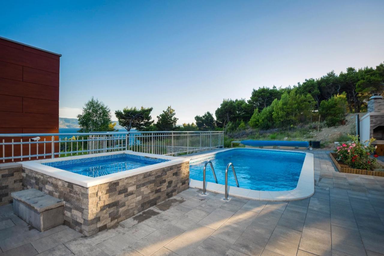 Villa Sara With Sea View And Private Heated Pool 奥米什 外观 照片