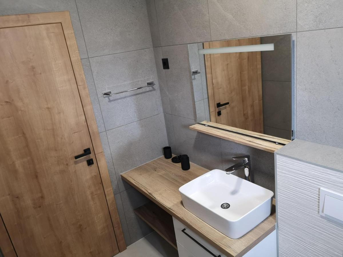 Villa Sara With Sea View And Private Heated Pool 奥米什 外观 照片
