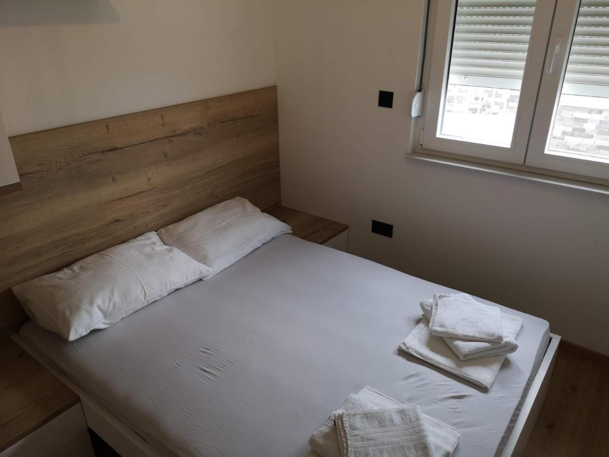 Villa Sara With Sea View And Private Heated Pool 奥米什 外观 照片