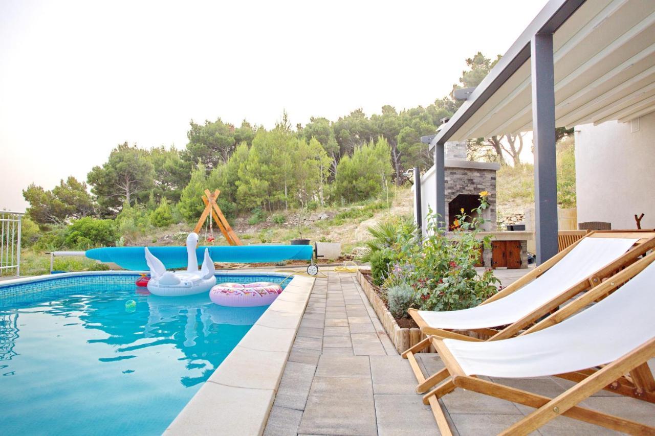 Villa Sara With Sea View And Private Heated Pool 奥米什 外观 照片