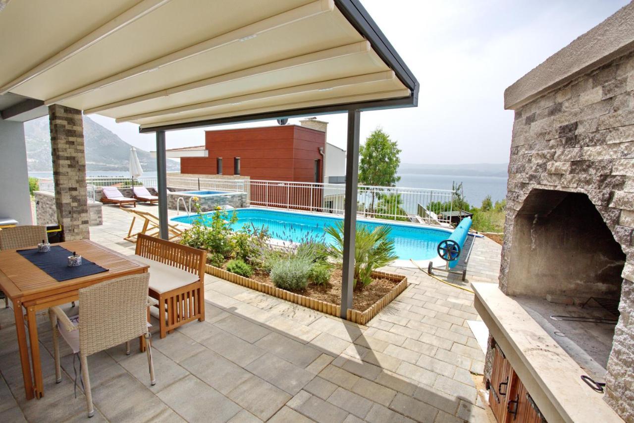Villa Sara With Sea View And Private Heated Pool 奥米什 外观 照片