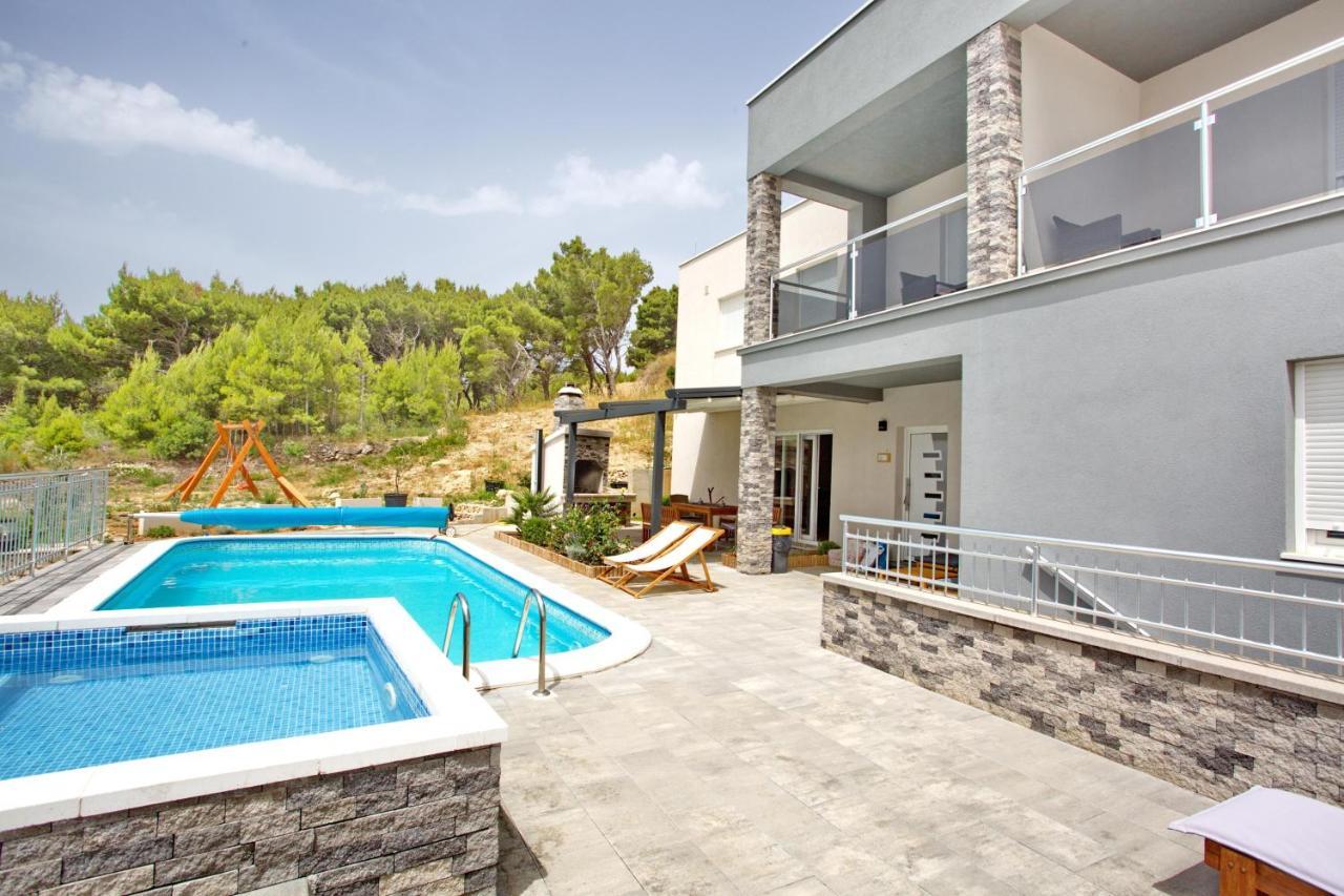 Villa Sara With Sea View And Private Heated Pool 奥米什 外观 照片