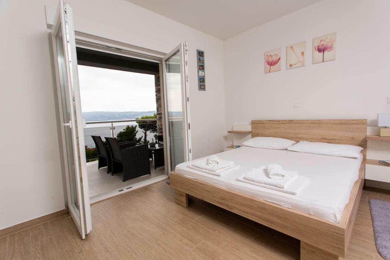 Villa Sara With Sea View And Private Heated Pool 奥米什 外观 照片