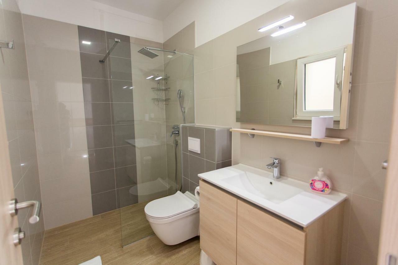 Villa Sara With Sea View And Private Heated Pool 奥米什 外观 照片