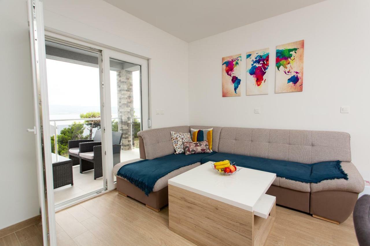 Villa Sara With Sea View And Private Heated Pool 奥米什 外观 照片