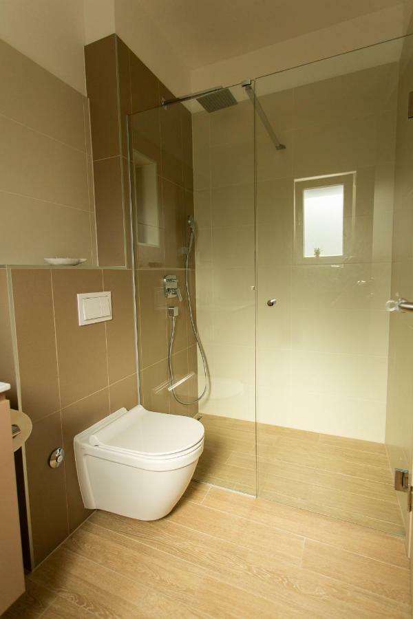 Villa Sara With Sea View And Private Heated Pool 奥米什 外观 照片