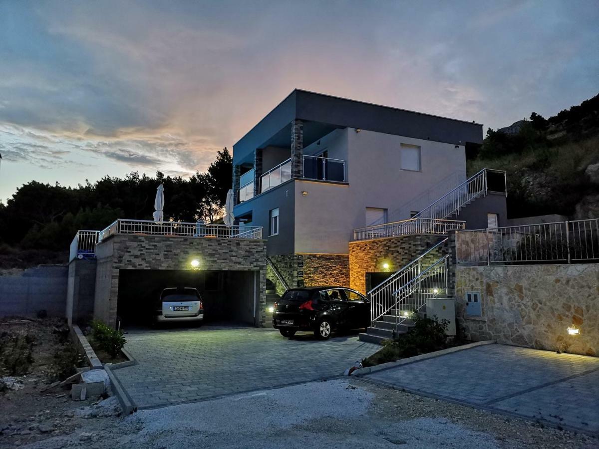 Villa Sara With Sea View And Private Heated Pool 奥米什 外观 照片