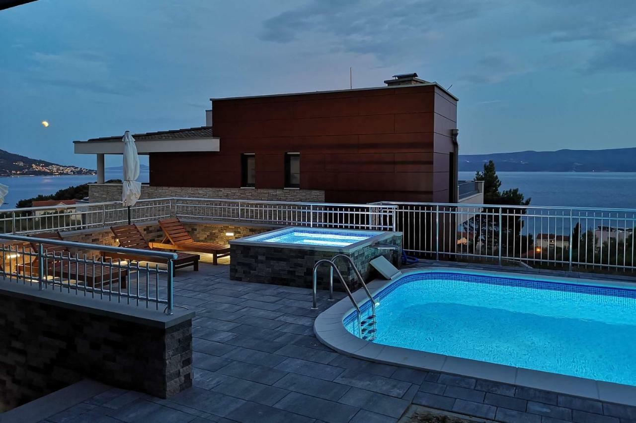 Villa Sara With Sea View And Private Heated Pool 奥米什 外观 照片