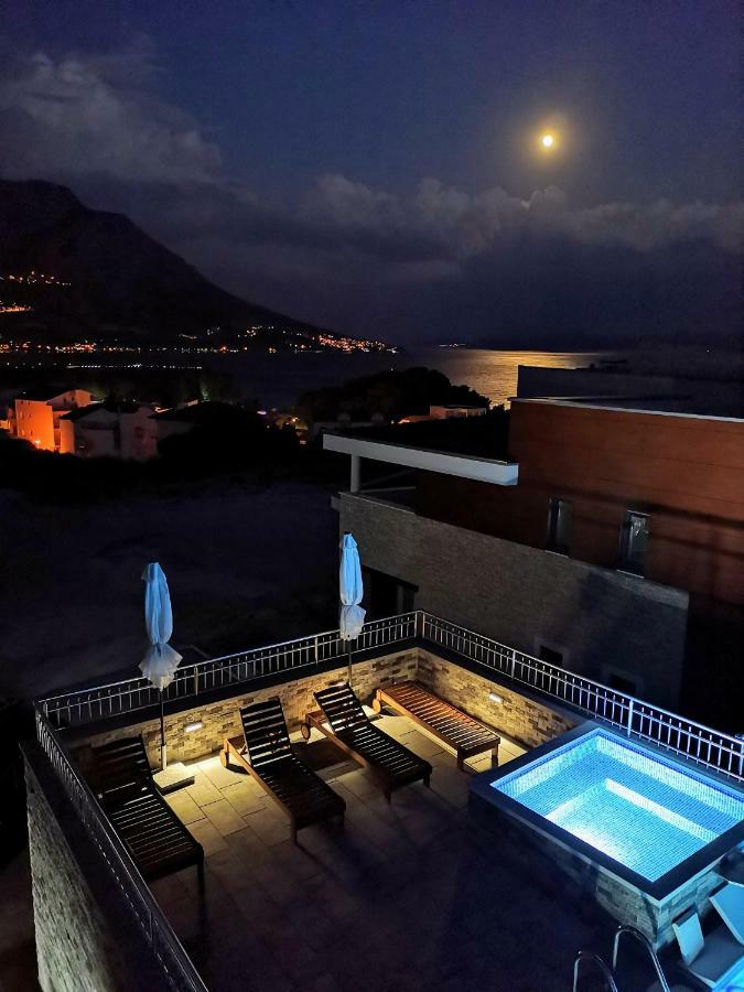 Villa Sara With Sea View And Private Heated Pool 奥米什 外观 照片